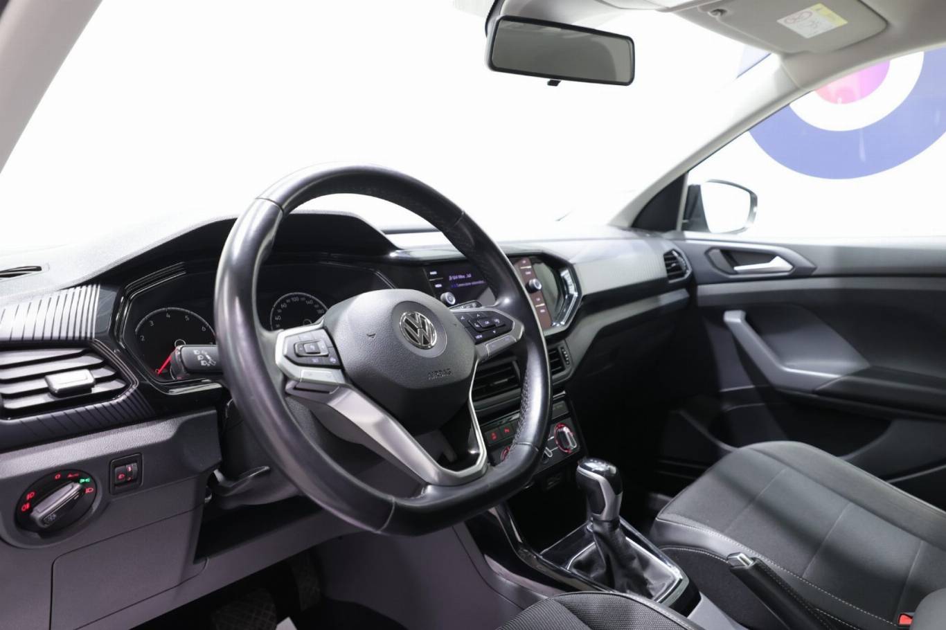 VOLKSWAGEN T-Cross 5