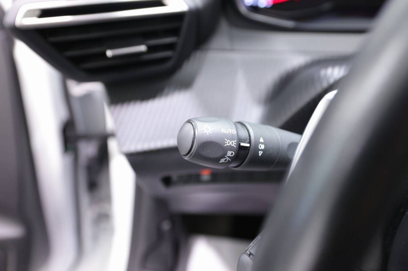 PEUGEOT 208 24