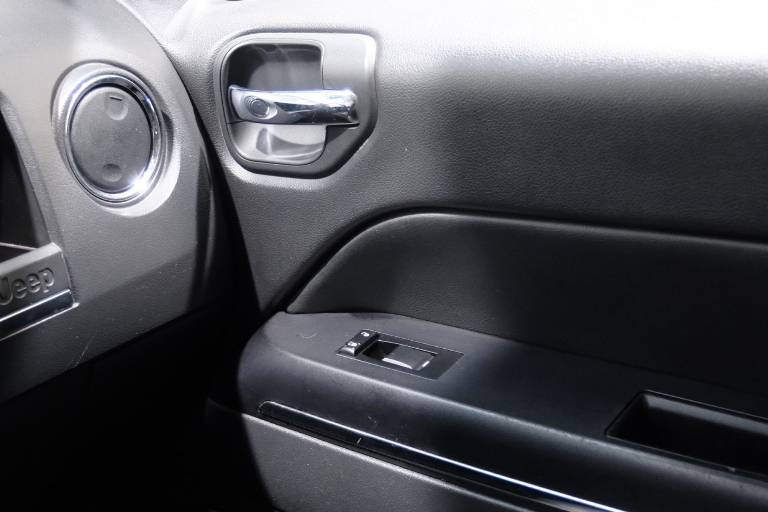 JEEP Compass 32