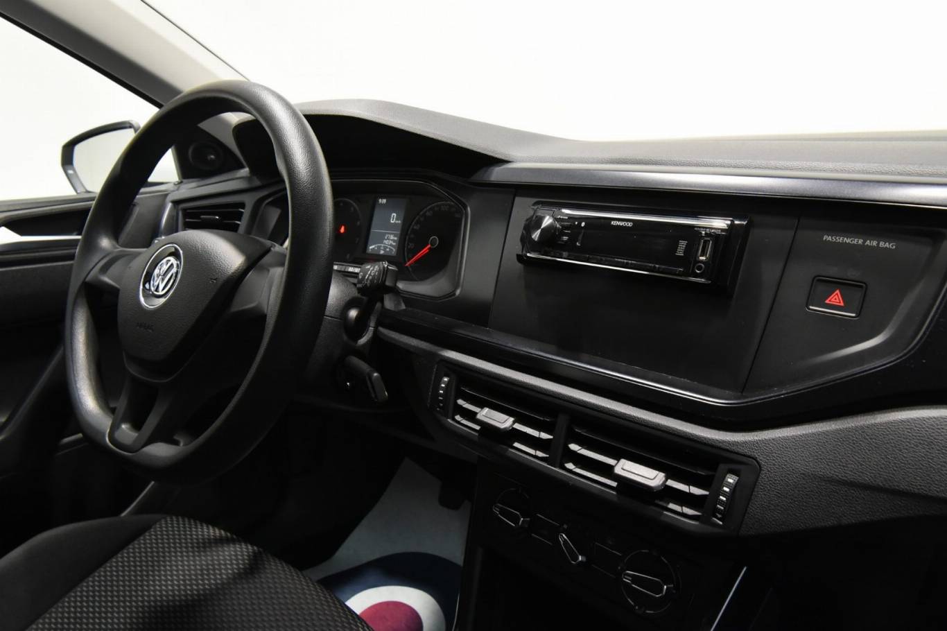 VOLKSWAGEN Polo 27