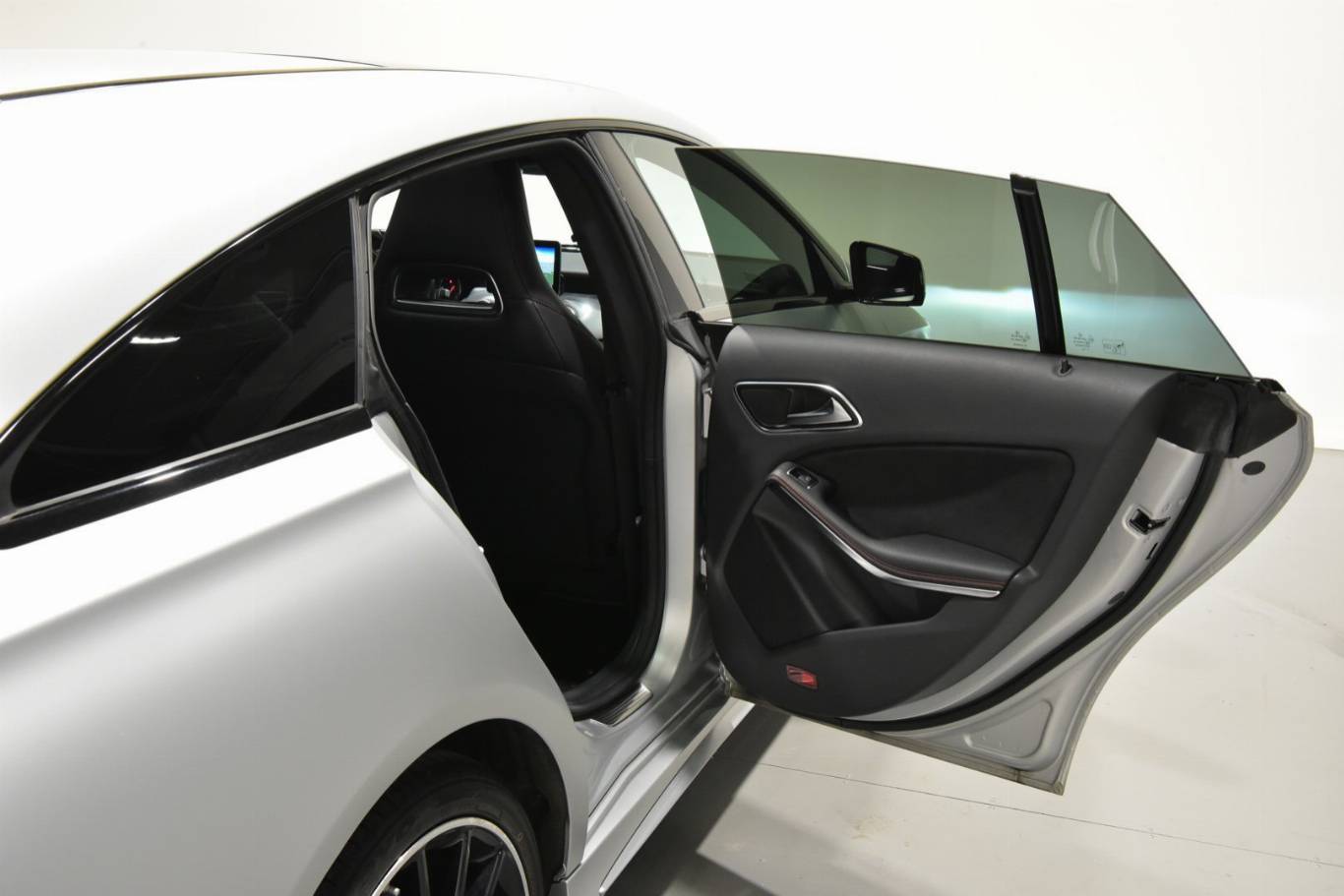 MERCEDES-BENZ CLA 220 54