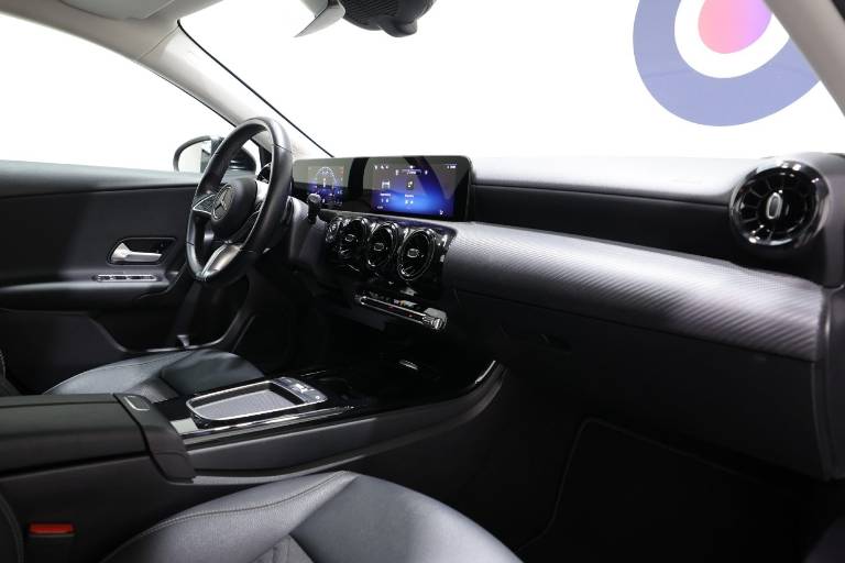 MERCEDES-BENZ A 180 11