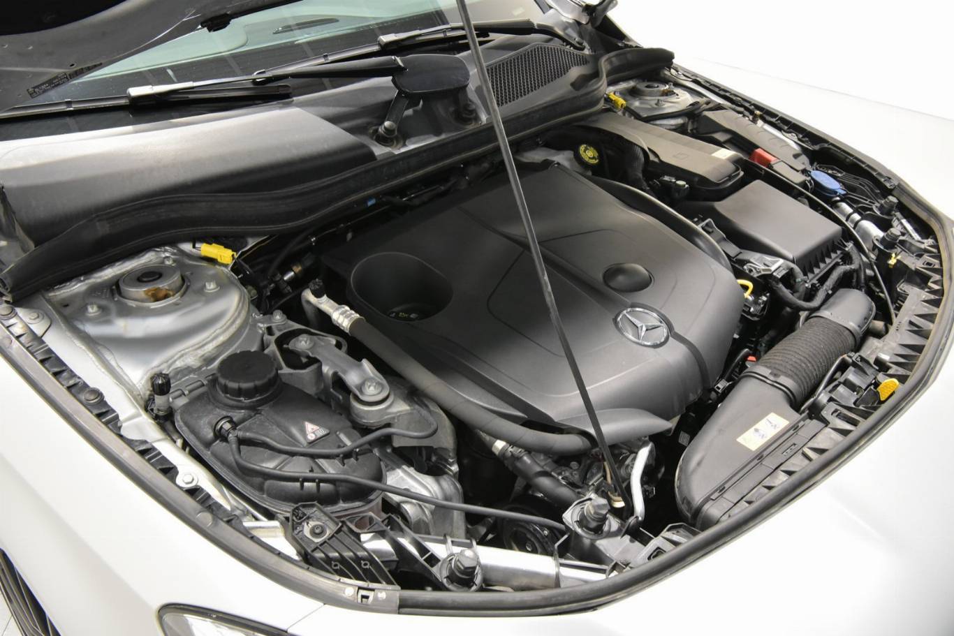 MERCEDES-BENZ CLA 220 57