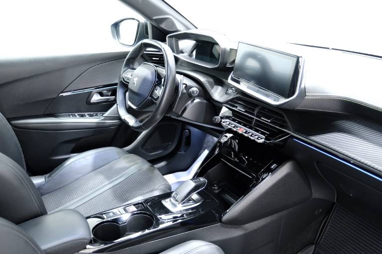 PEUGEOT 208 61