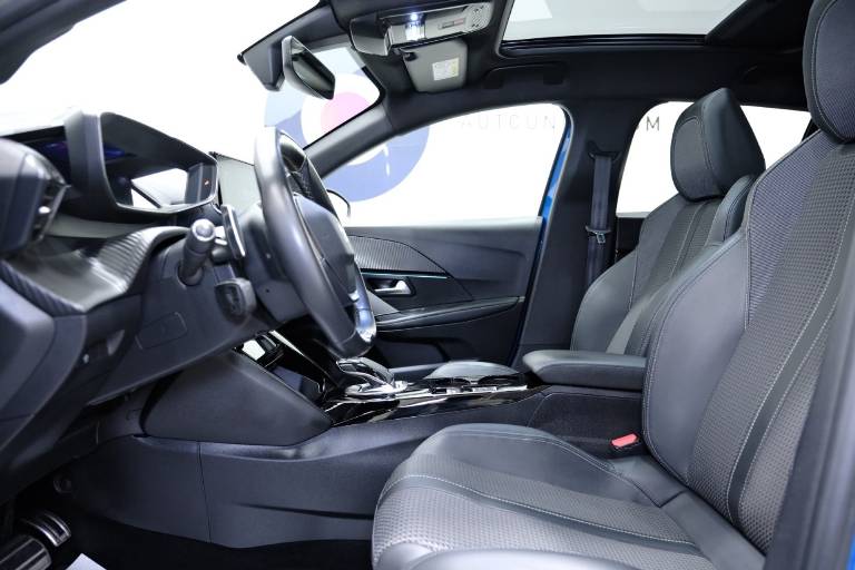 PEUGEOT 208 19