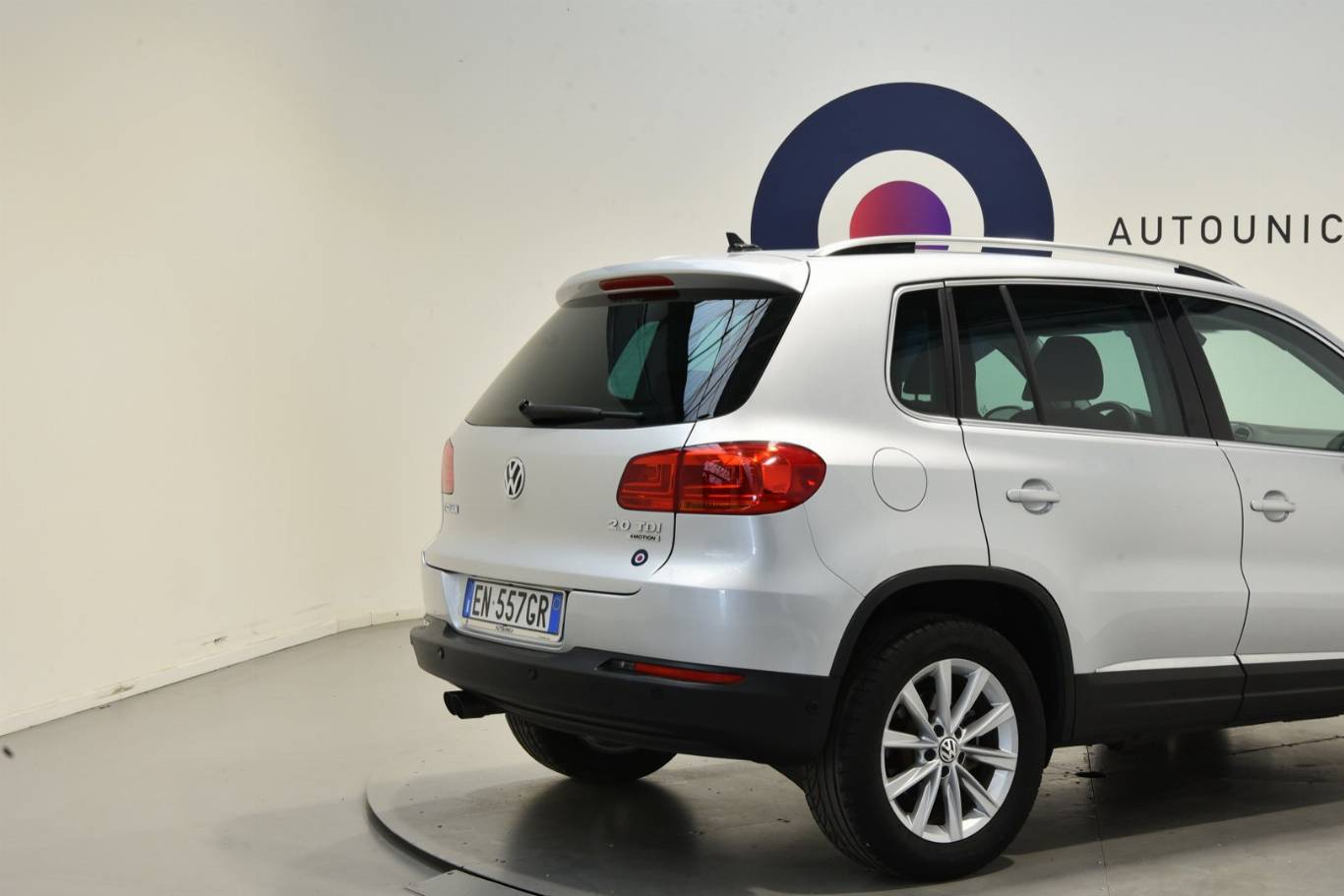 VOLKSWAGEN Tiguan 18