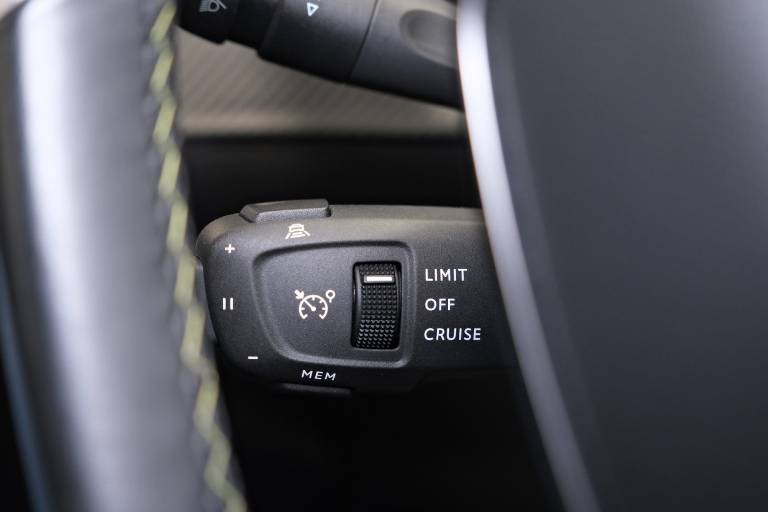 PEUGEOT 208 25