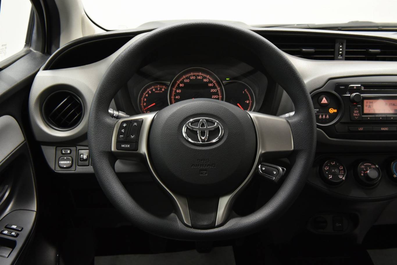 TOYOTA Yaris 21