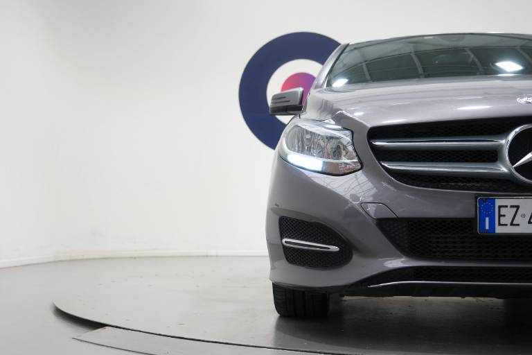 MERCEDES-BENZ B 180 42