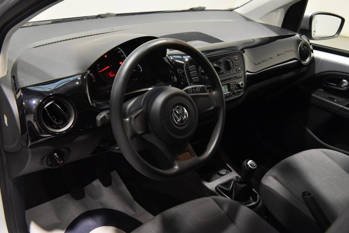 VOLKSWAGEN Up! 3