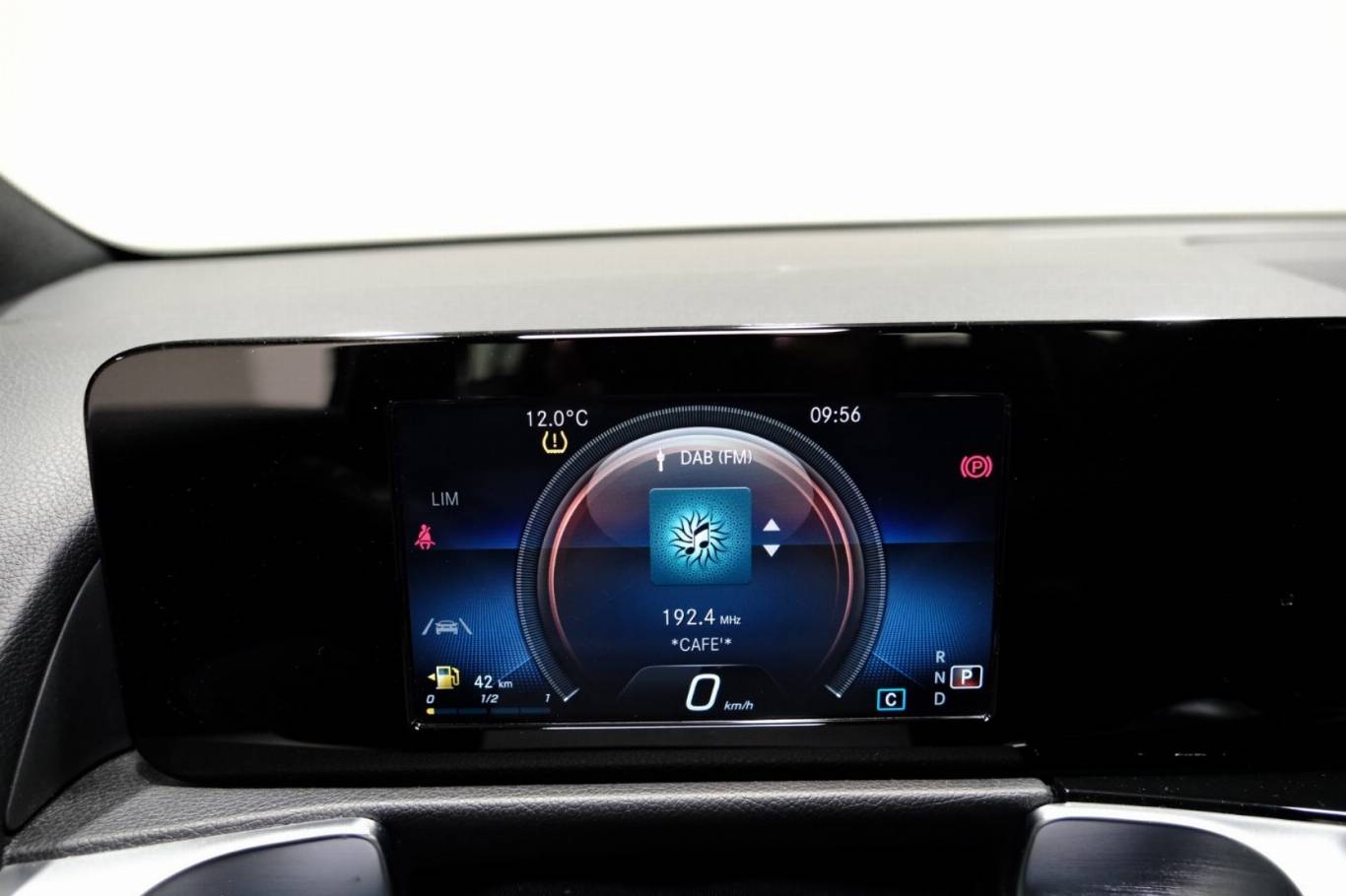 MERCEDES-BENZ GLB 200 22