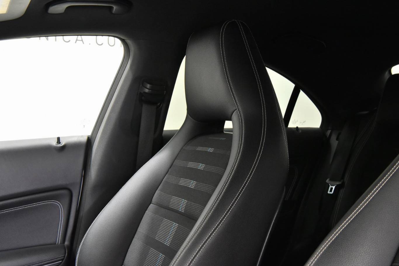 MERCEDES-BENZ CLA 200 35