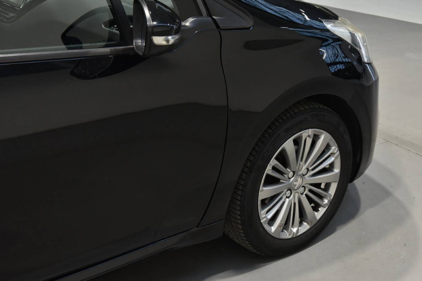 PEUGEOT 208 43