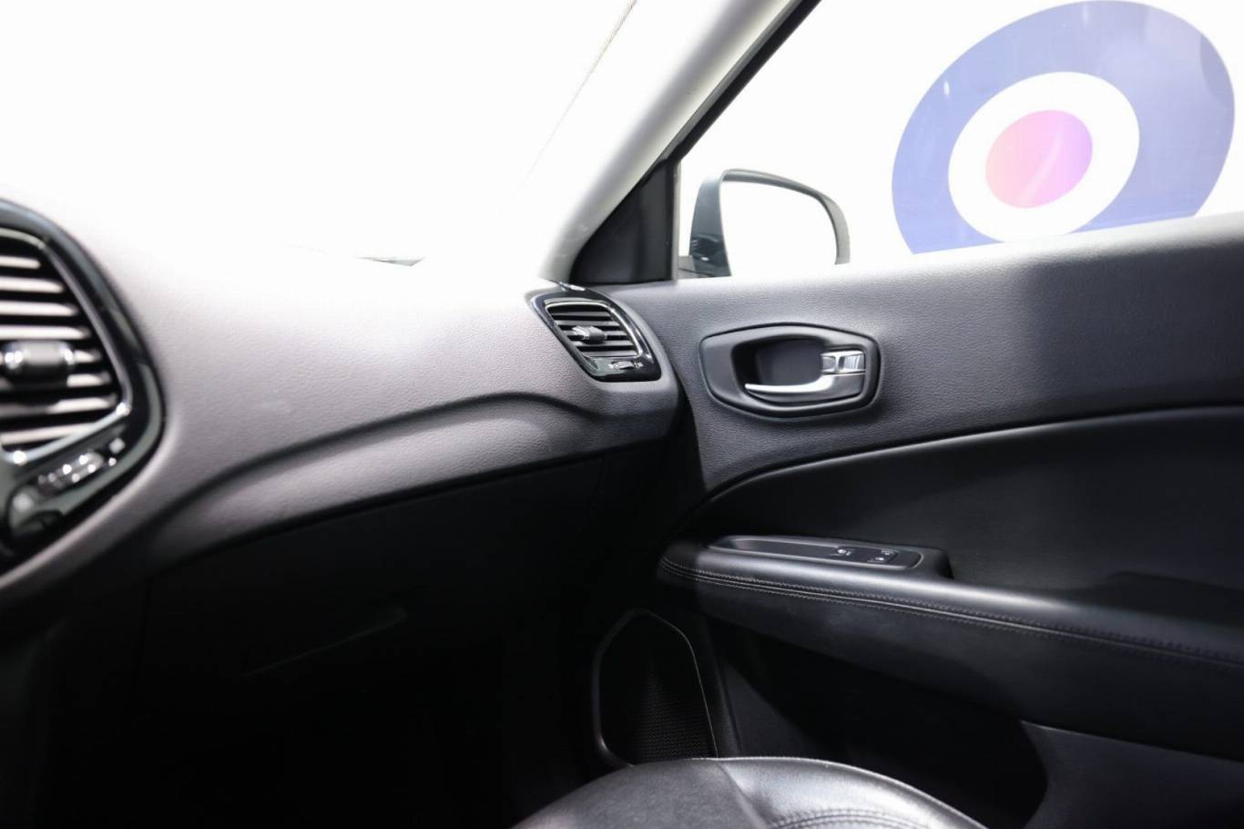 JEEP Compass 33