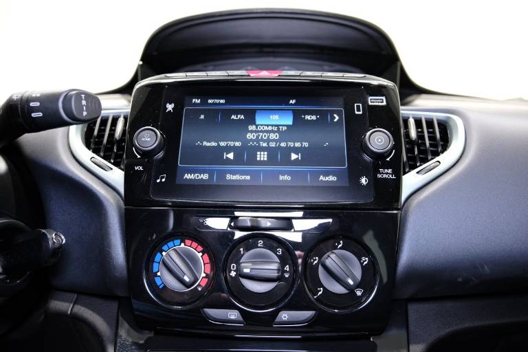 LANCIA Ypsilon 23