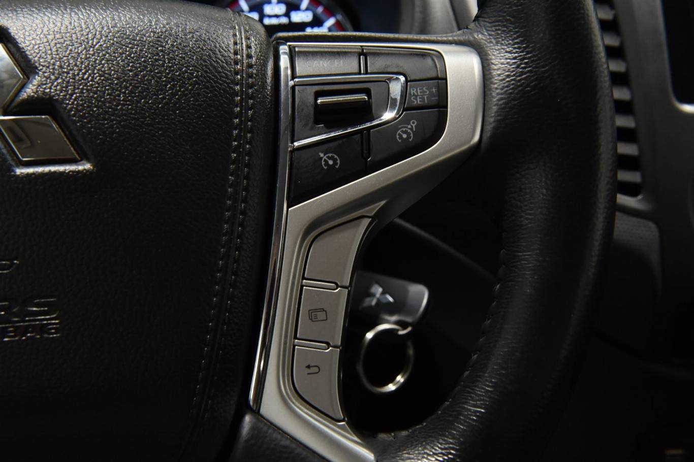 MITSUBISHI L200 8
