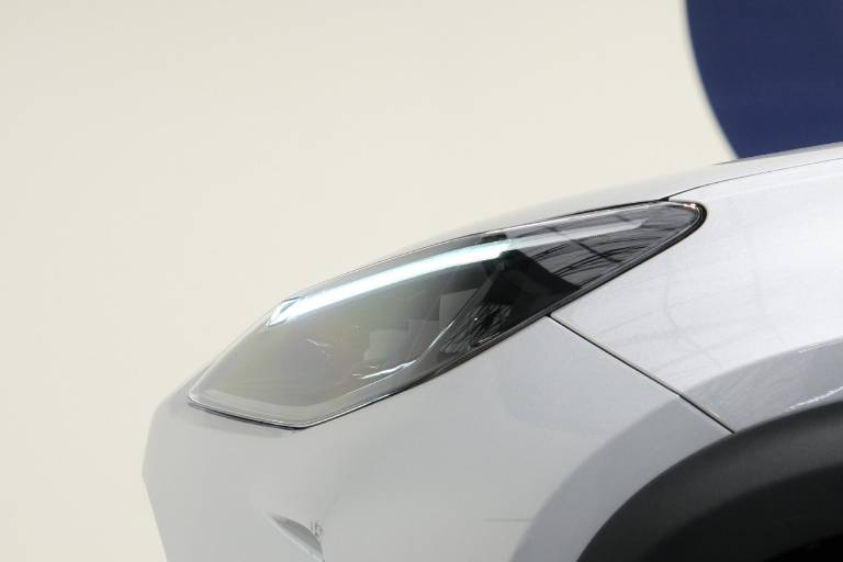 TOYOTA Yaris Cross 19