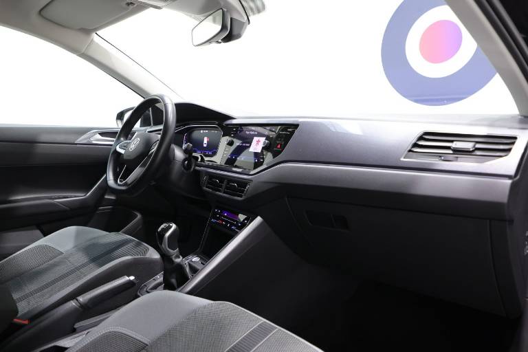 VOLKSWAGEN Polo 46
