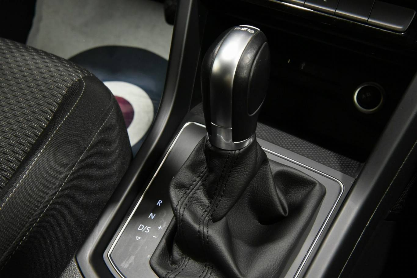 VOLKSWAGEN Touran 24