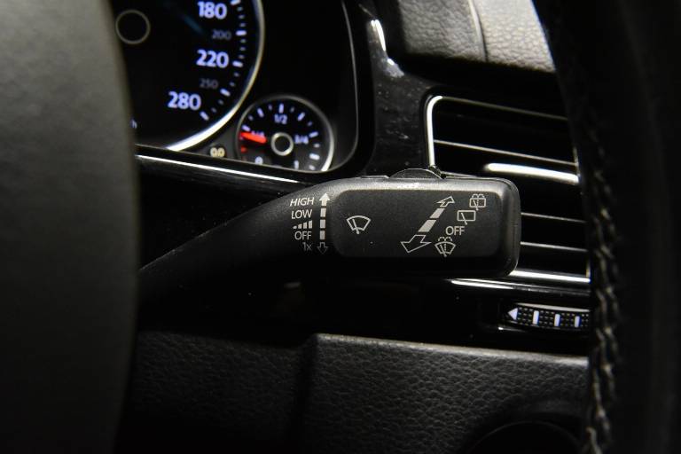 VOLKSWAGEN Touareg 27
