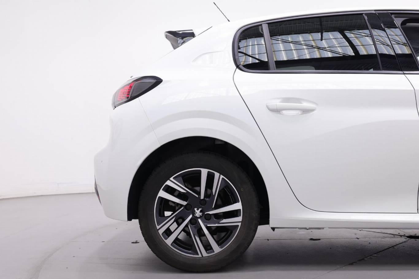 PEUGEOT 208 42