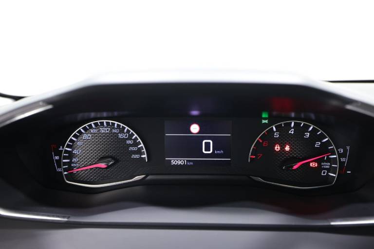 PEUGEOT 208 8