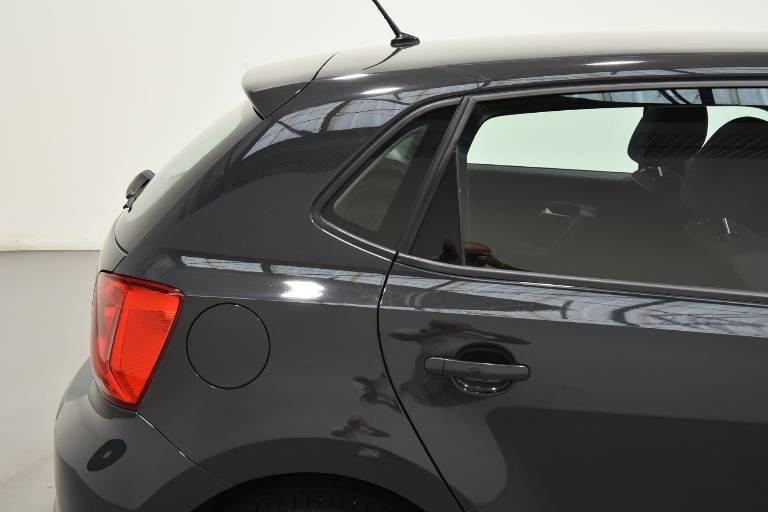 VOLKSWAGEN Polo 40