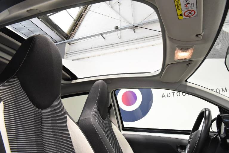 PEUGEOT 108 30