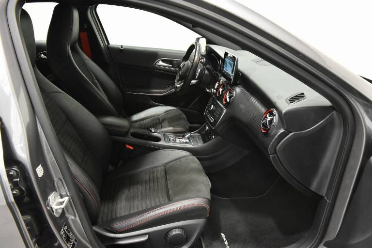 MERCEDES-BENZ A 45 AMG 21