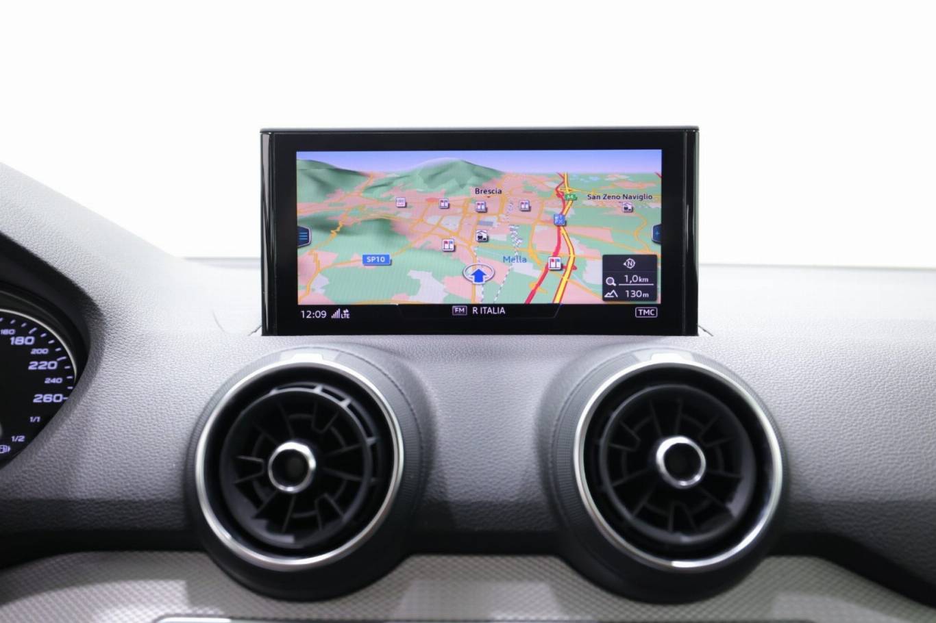 AUDI Q2 26