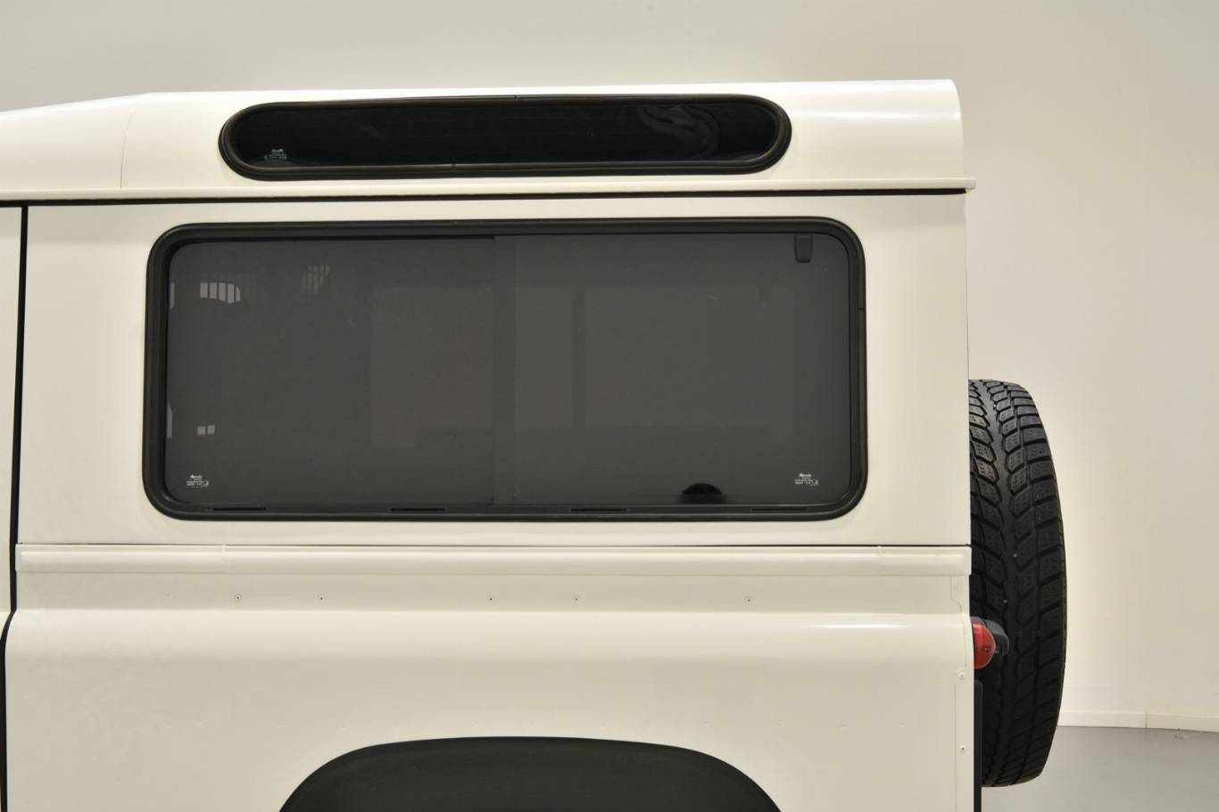 LAND ROVER Defender 51