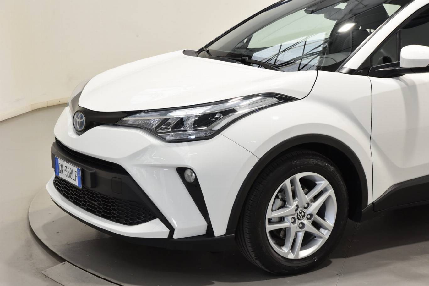 TOYOTA C-HR 12