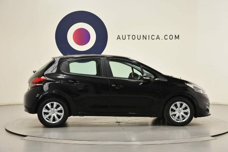 PEUGEOT 208 11