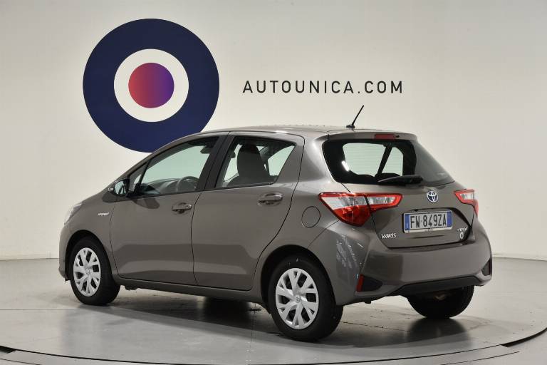 TOYOTA Yaris 2