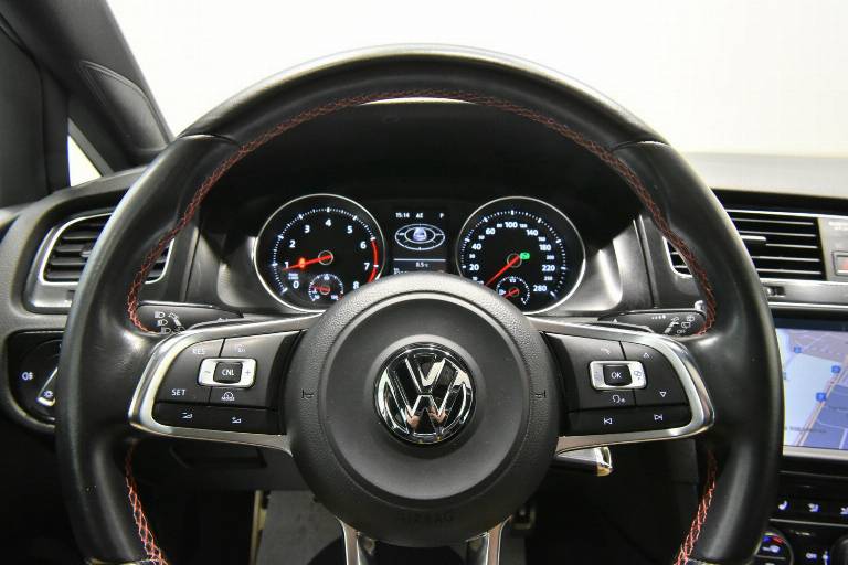 VOLKSWAGEN Golf GTI 24