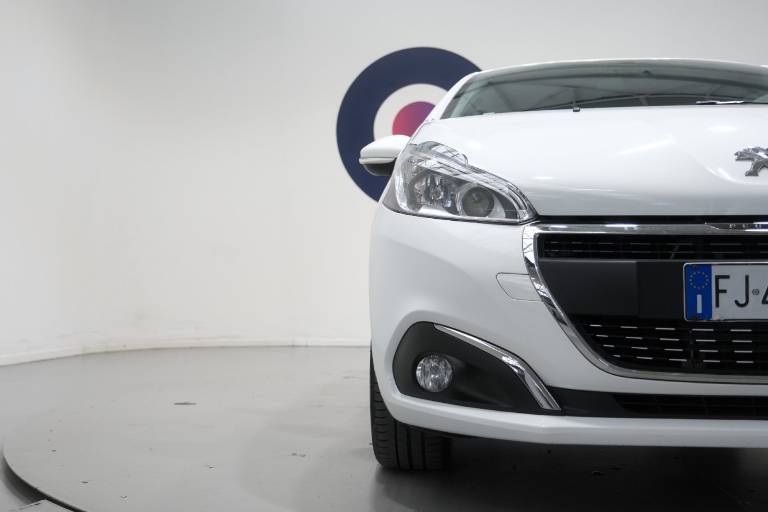 PEUGEOT 208 41