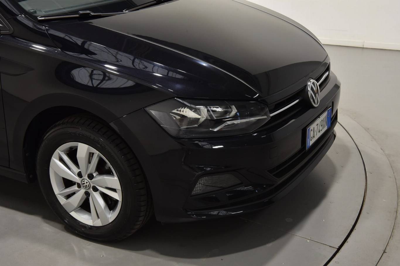 VOLKSWAGEN Polo 35