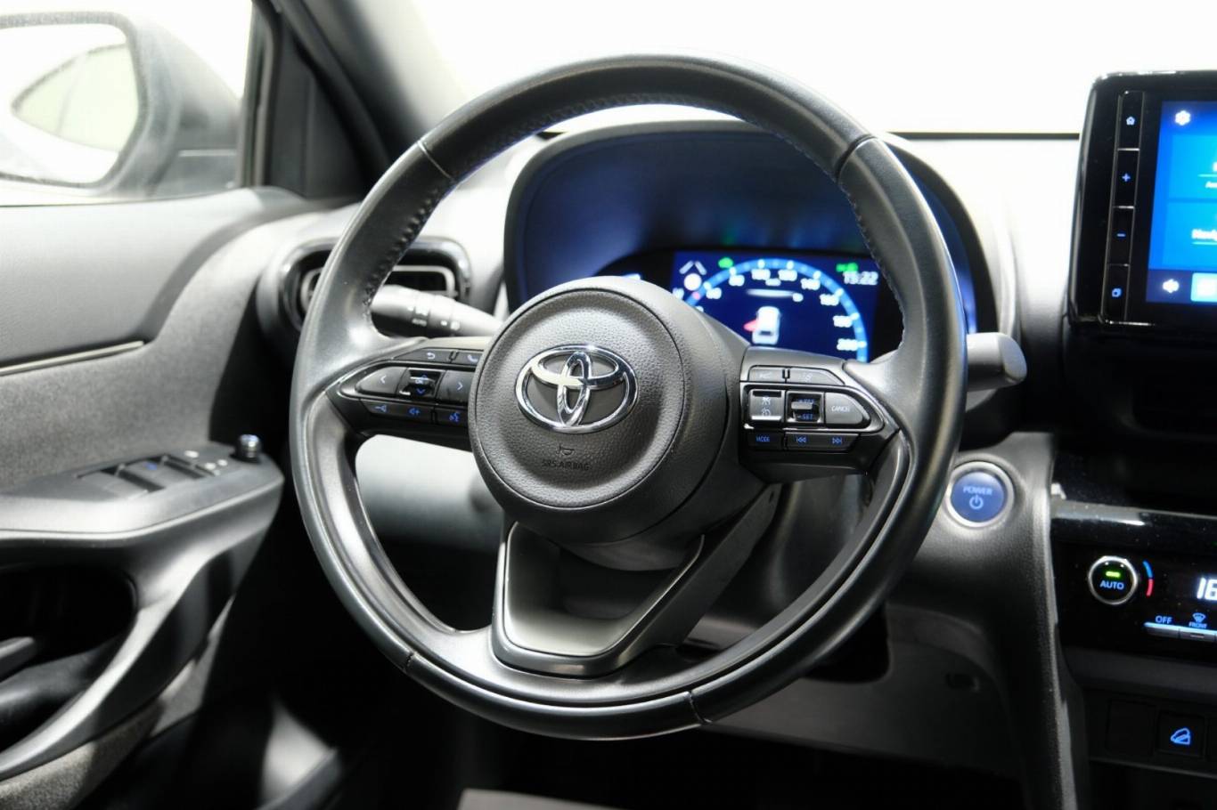 TOYOTA Yaris Cross 41