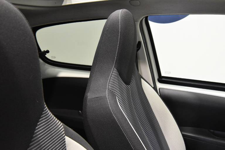 PEUGEOT 108 29