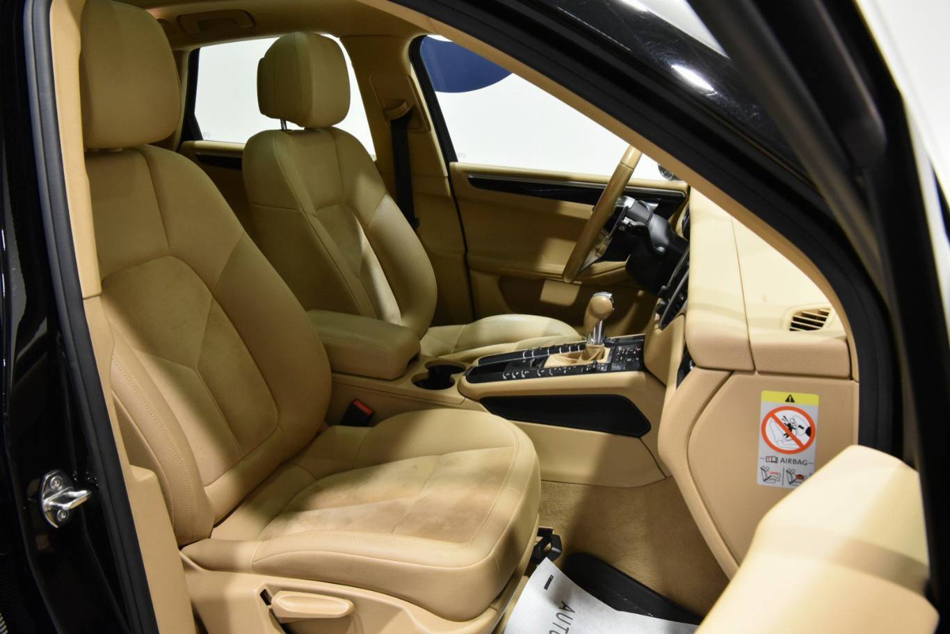 PORSCHE Macan 21