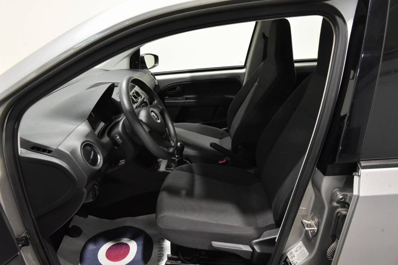 VOLKSWAGEN Up! 4