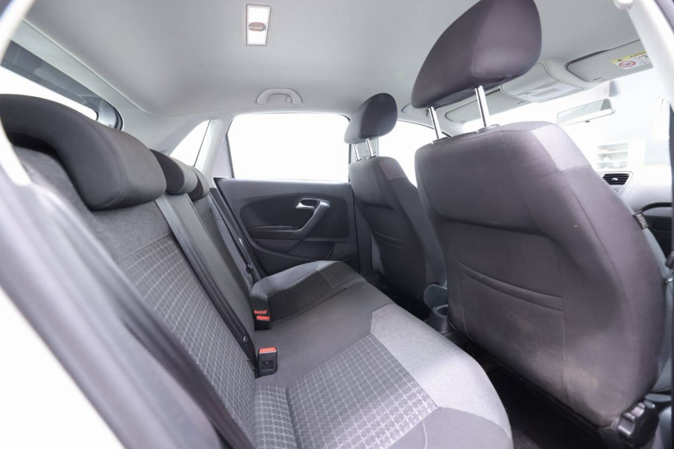 VOLKSWAGEN Polo 41