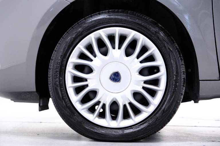 LANCIA Ypsilon 12