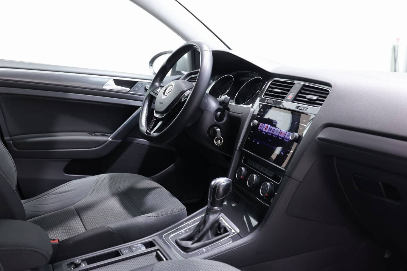 VOLKSWAGEN Golf 46