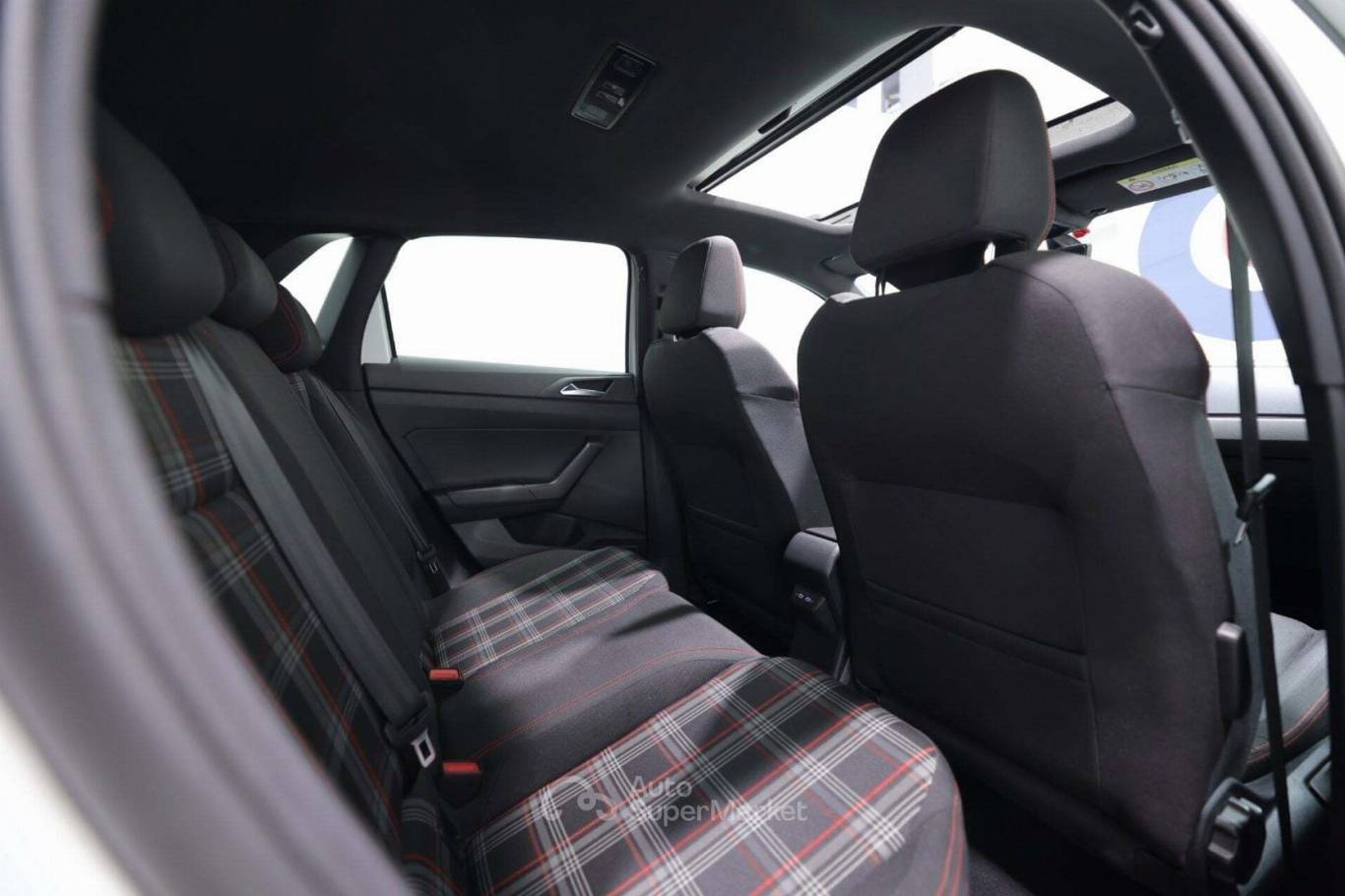 VOLKSWAGEN Polo 47
