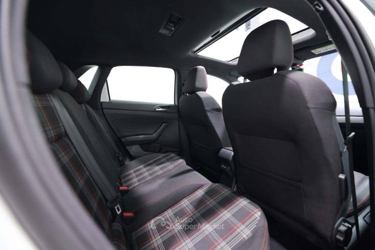 VOLKSWAGEN Polo 47