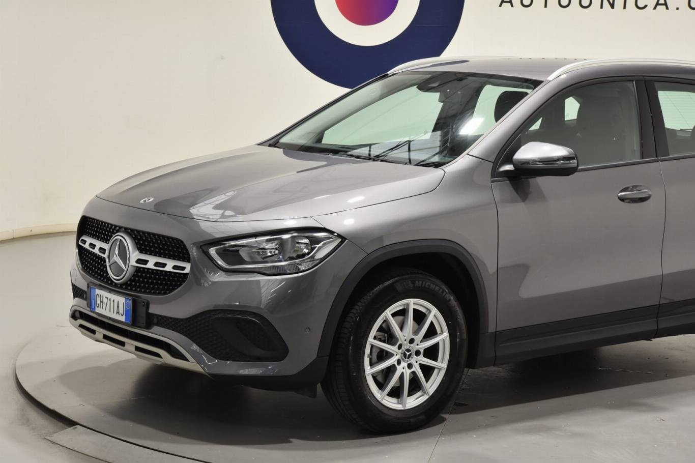 MERCEDES-BENZ GLA 180 17