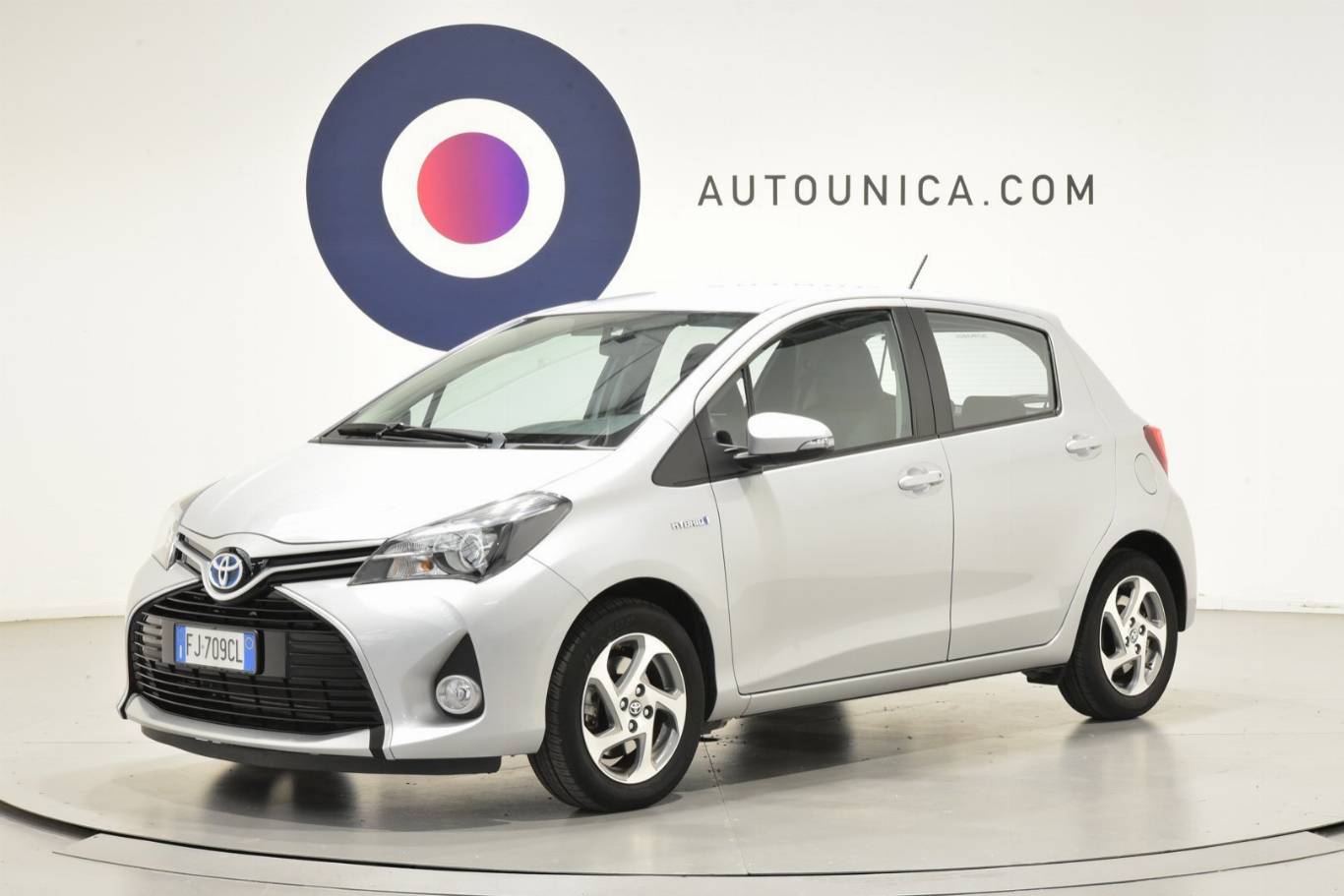 TOYOTA Yaris 1