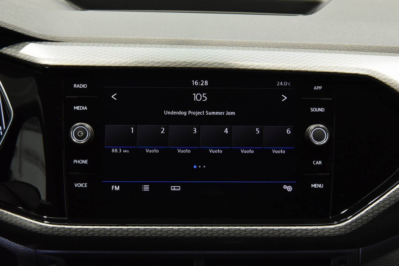 VOLKSWAGEN T-Cross 12