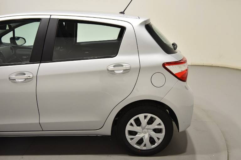 TOYOTA Yaris 38